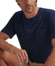 Men's short-sleeve pocket T-shirt, navy blue chest pocket and crew neckline detail